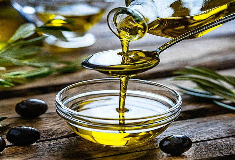 Mustard Oil: सरसों तेल के दाम फिर से बाजार में बुरी तरह से हुई धड़ाम, फटाफट चेक करें ताजा रेट