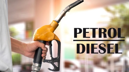 Petrol Diesel Price: पेट्रोल डीजल की कीमतों ने आज आम जनता को दिया थोड़ा आराम, जानिए क्या है आपके शहर में नए रेट
