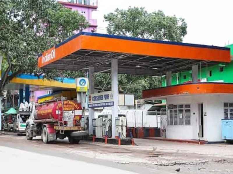 Petrol Diesel Price: पेट्रोल डीजल की कीमतों ने दी राहत, यहाँ मिल रहा सबसे सस्ता पेट्रोल, जानिए क्या है आपके शहर में कीमत