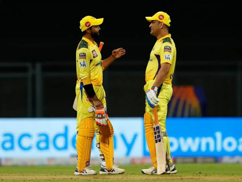 चेन्नई सुपर किंग्स पहले मुकाबले में हार के बाद बना रही है दिवार, वीडियो हुआ वायरल