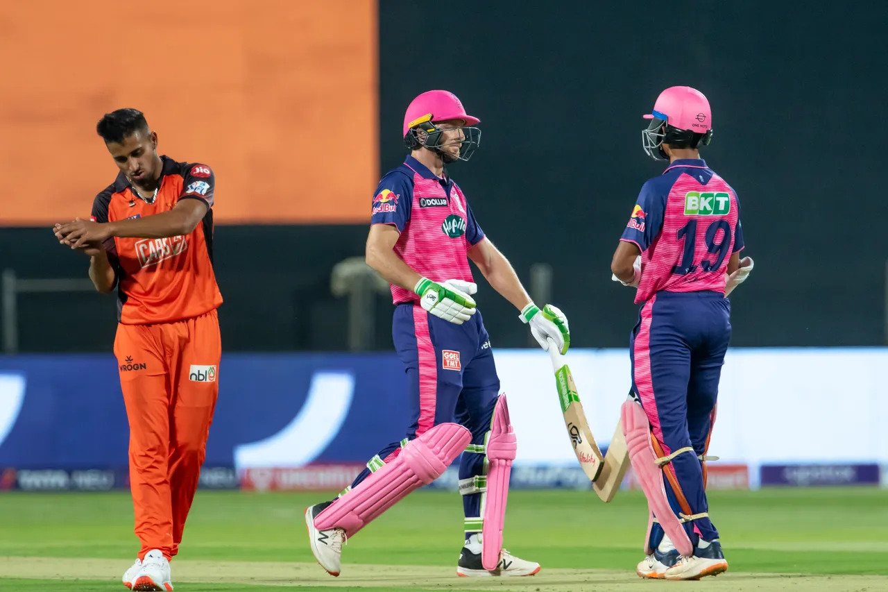 IPL 2022, RR vs SRH: उमरान मलिक ने अपनी रफ्तार से फैंस को बनाया दिवाना, संजू सैमसन का भी सोशल मीडिया पर दिखा जलवा