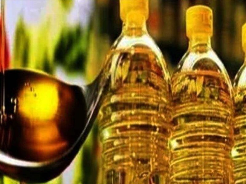 Mustard Oil: देश में बढ़ती महंगाई के बीच सरसों तेल की कीमत में आई भारी गिरावट, जानिए उत्तर प्रदेश के शहरों मे ताजा रेट