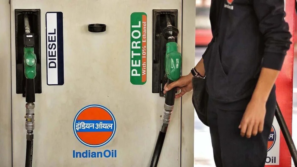 Petrol Diesel Rate: वाहन ईंधन की नई कीमतें हुई जारी, कीमतों ने दी राहत, फटाफट चेक करें अपने शहर का ताजा भाव
