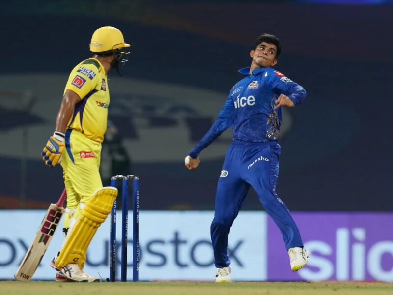 आखिर कौन हैं यह ऋतिक शौकीन, जिसने MI की ओर से डेब्यू मैच में ही खींचा सबका ध्यान
