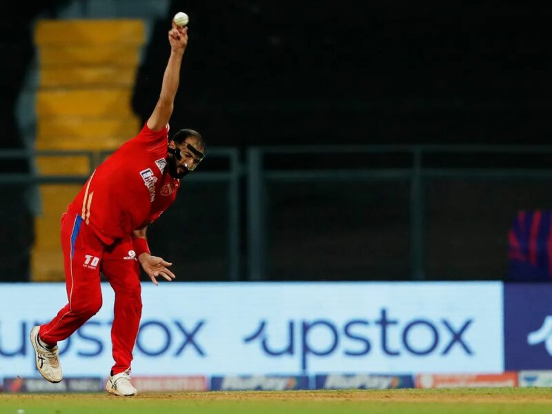 IPL 2022: चेन्नई सुपर किंग्स के खिलाफ फेस शील्ड पहनकर क्यों मैदान में उतरे ऋषि धवन, जानिए क्या थी सच्चाई