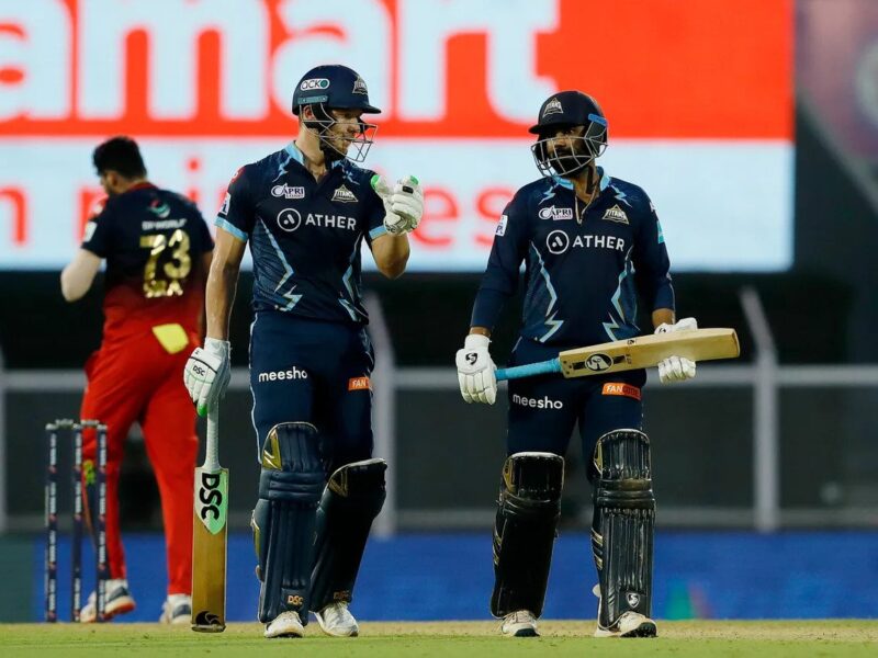IPL 2022, RCB vs GT: गुजरात टाइटंस और आरसीबी के मुकाबले में जाने कैसा रहेगा पिच का हाल, क्या पार होगा 200 का आंकड़ा
