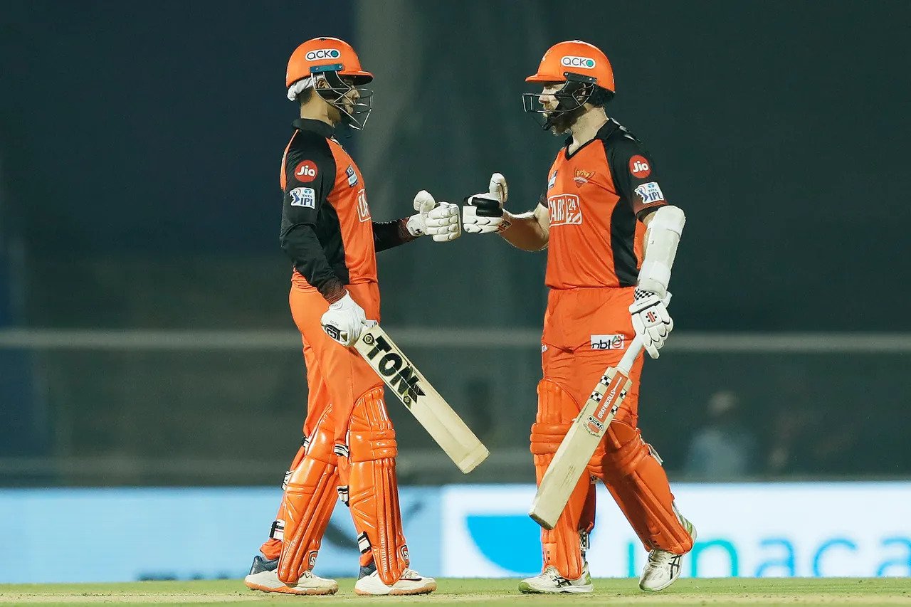 रॉयल चैलेंजर्स बैंगलोर की टीम एकतरफा मुकाबले में 9 विकेट से हारी