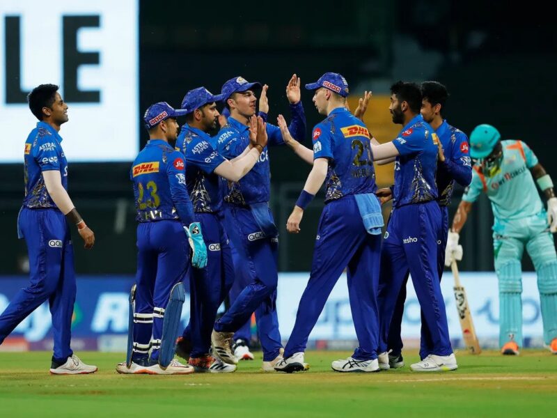 IPL 2022, MI vs RR: मुंबई इंडियंंस पहली जीत के लिए प्लेइंग इलेवन में करेगी बड़ा बदलाव, इस खिलाड़ी की जगह मिलेगा अर्जुन को मौका
