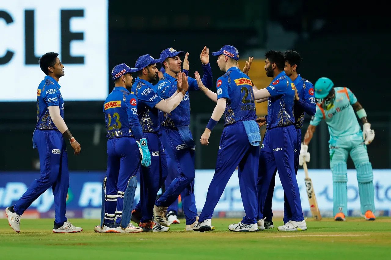 IPL 2022, MI vs RR: मुंबई इंडियंंस पहली जीत के लिए प्लेइंग इलेवन में करेगी बड़ा बदलाव, इस खिलाड़ी की जगह मिलेगा अर्जुन को मौका