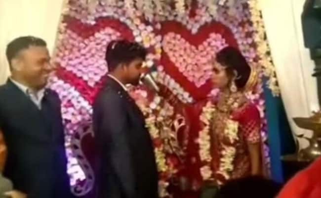 Video: स्टेज पर दुल्हन ने की दुल्हे संग बत्तमीजी, गेस्ट के साथ किया ऐसा काम