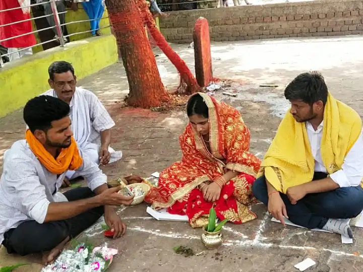 Bihaar: प्रेमी ने अपनी प्रेमिका के लिए ठुकराए 24 लाख रुपए, पिता की मर्जी के खिलाफ मंदिर में कर ली शादी, जानें पूरी घटना