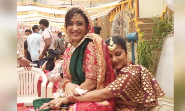 दुल्हन के लाल जोड़े में हैवी ज्वेलरी के साथ खूबसूरत लुक में नजर आए Shweta Tiwari ,तस्वीर हो रही वायरल