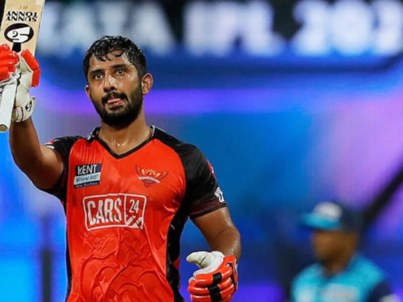 IND vs SA: संजू सैमसन और राहुल त्रिपाठी को भारतीय टीम में ना देख फूटा फैंस का गुस्सा, कहा- "कुछ भी नहीं सिर्फ इंडिया का लॉस है इससे"