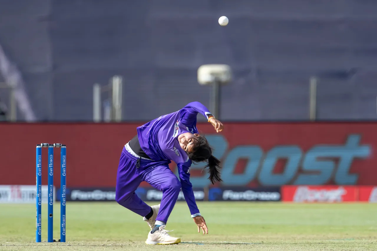 WT20 2022, SUP vs VEL: माया सोनवाने के गेंदबाजी को देखकर उड़ गए सबके होश, अफ्रीका के पॉल एडम्स से हो रही है तुलना