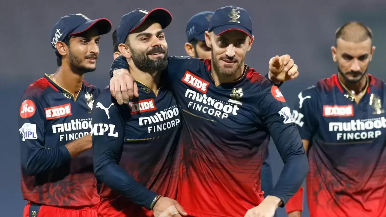 IPL 2022, RCB vs GT: प्लेऑफ में जाने के लिए इस प्लेइंग 11 को मौका देगी रॉयल चैलेंजर्स बैंगलोर, यह दिग्गज खिलाड़ी हो सकता है बाहर