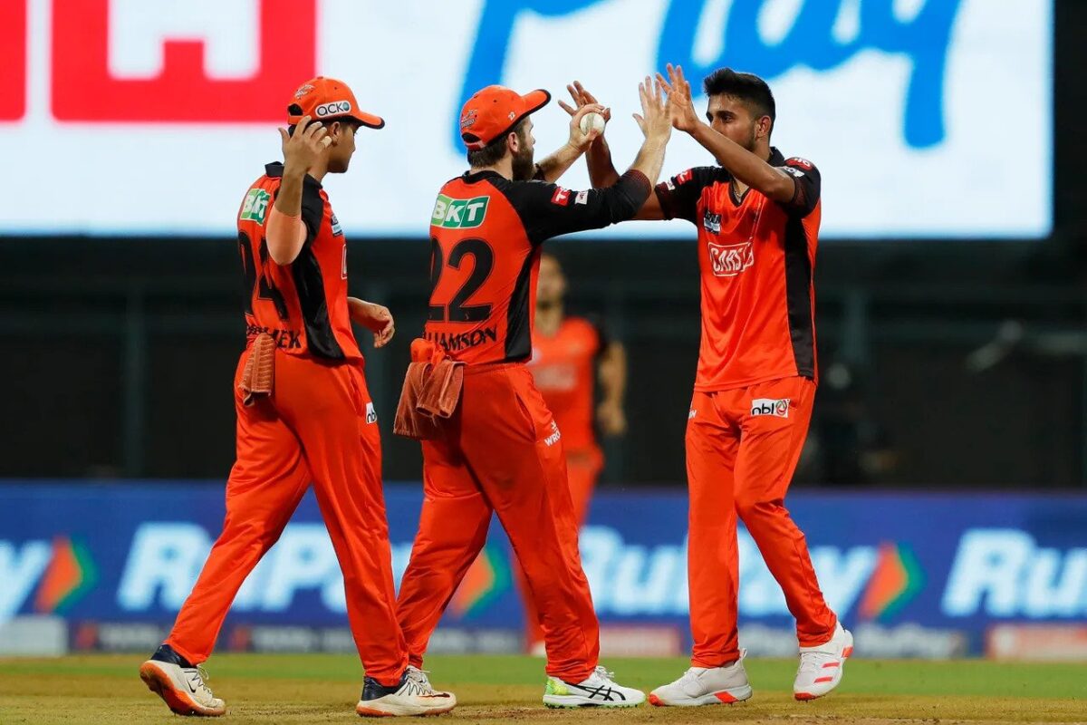 IPL 2022, SRH vs MI: सनराइजर्स हैदराबाद ने मुंबई इंडियंस को 3 रनों से हराकर जिंदा रखी प्लेऑफ की उम्मीदें, टिम डेविड की पारी हुई फेल