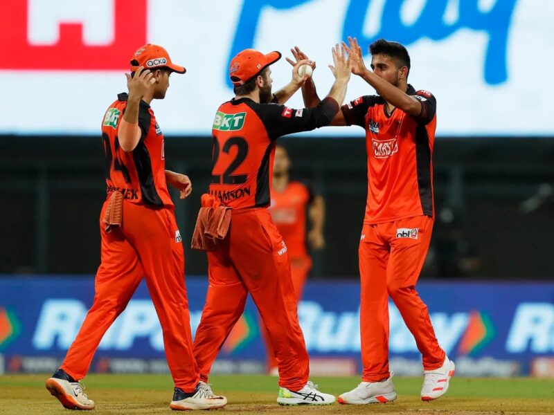 IPL 2022, SRH vs MI: सनराइजर्स हैदराबाद ने मुंबई इंडियंस को 3 रनों से हराकर जिंदा रखी प्लेऑफ की उम्मीदें, टिम डेविड की पारी हुई फेल