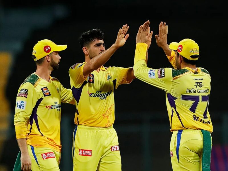 IPL 2022, CSK vs MI: पर्पल कैप का ताज़ अब भी है स्पिन किंग युजवेंद्र चहल के नाम, मुकेश चौधरी की हुई रेस में धमाकेदार इंट्री
