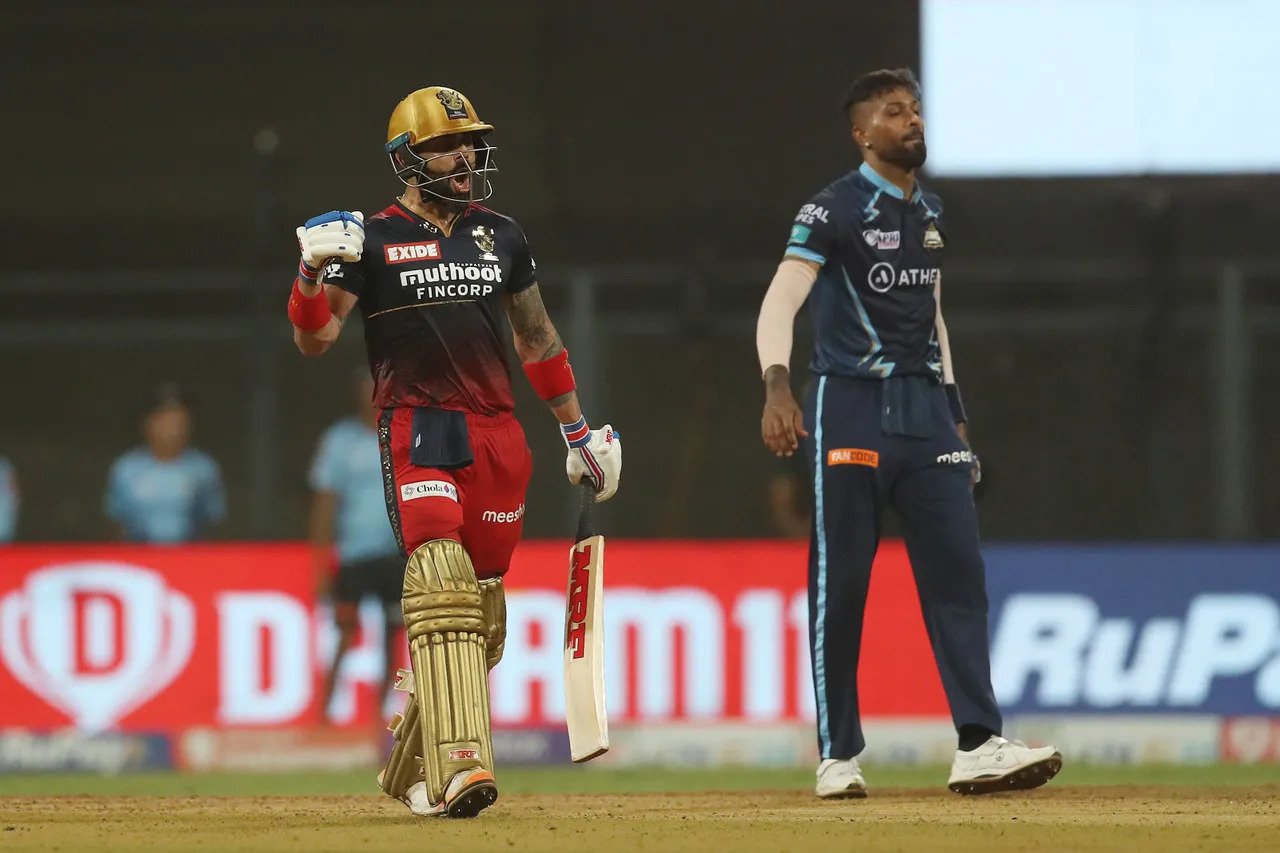 IPL 2022, RCB vs GT: जीत के बाद भी आरसीबी की टीम को फैंस ने किया ट्रोल, विराट कोहली का दिखा सोशल मीडिया पर जलवा