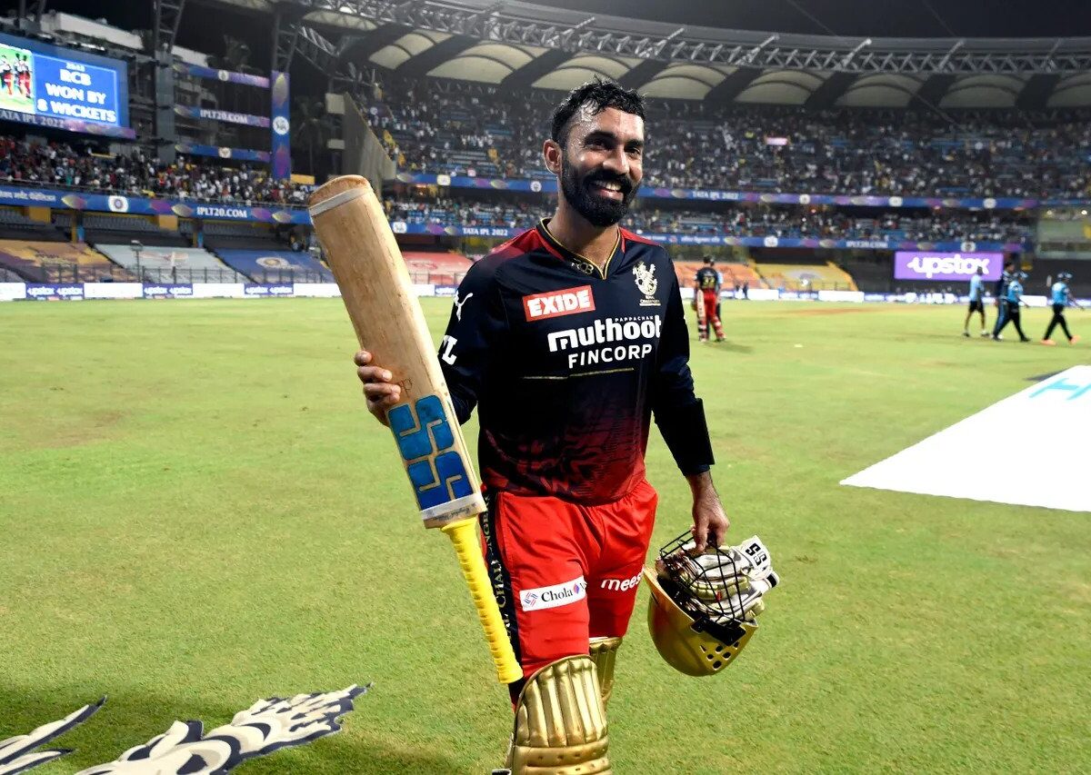 Dinesh Karthik के साथ खेला हुआ यह खिलाड़ी इंग्लैंड और भारत के T20 मैच में बना अंपायर