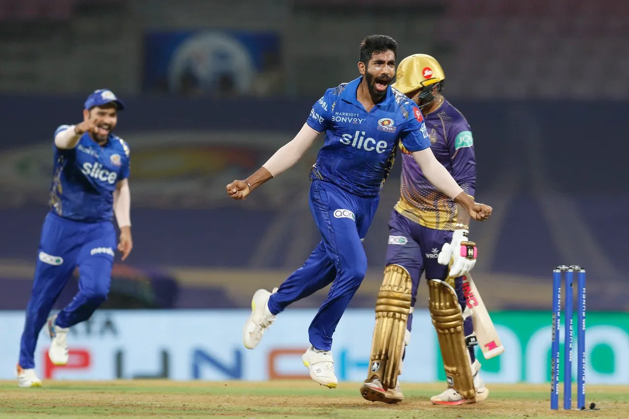 IPL 2022: जसप्रीत बुमराह ने 9 गेंद पर 5 विकेट लेकर रच दिया इतिहास, ये बड़ा रिकॉर्ड भी किया अपने नाम  