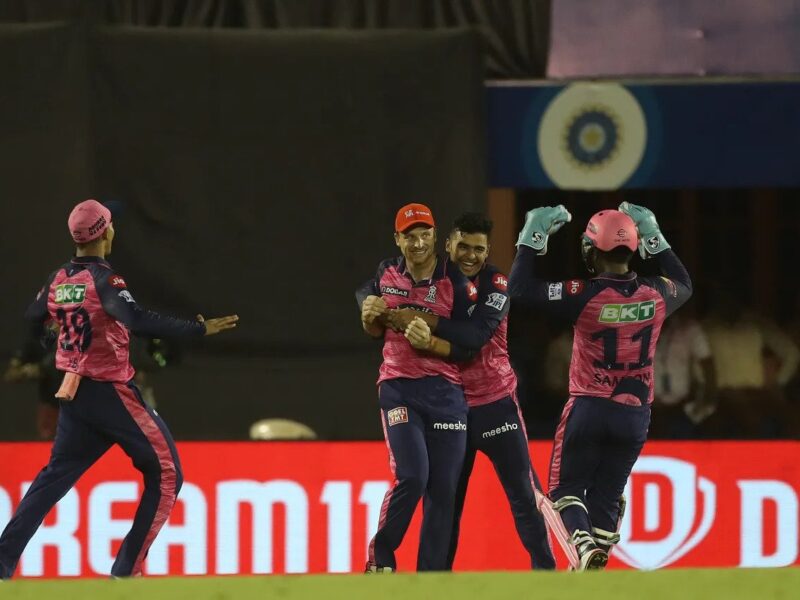 IPL 2022, LSG vs RR: लखनऊ को 24 रनों से हराकर प्लेऑफ की तरफ बढ़ी राजस्थान रॉयल्स, केएल राहुल की गलती पड़ी टीम को भारी