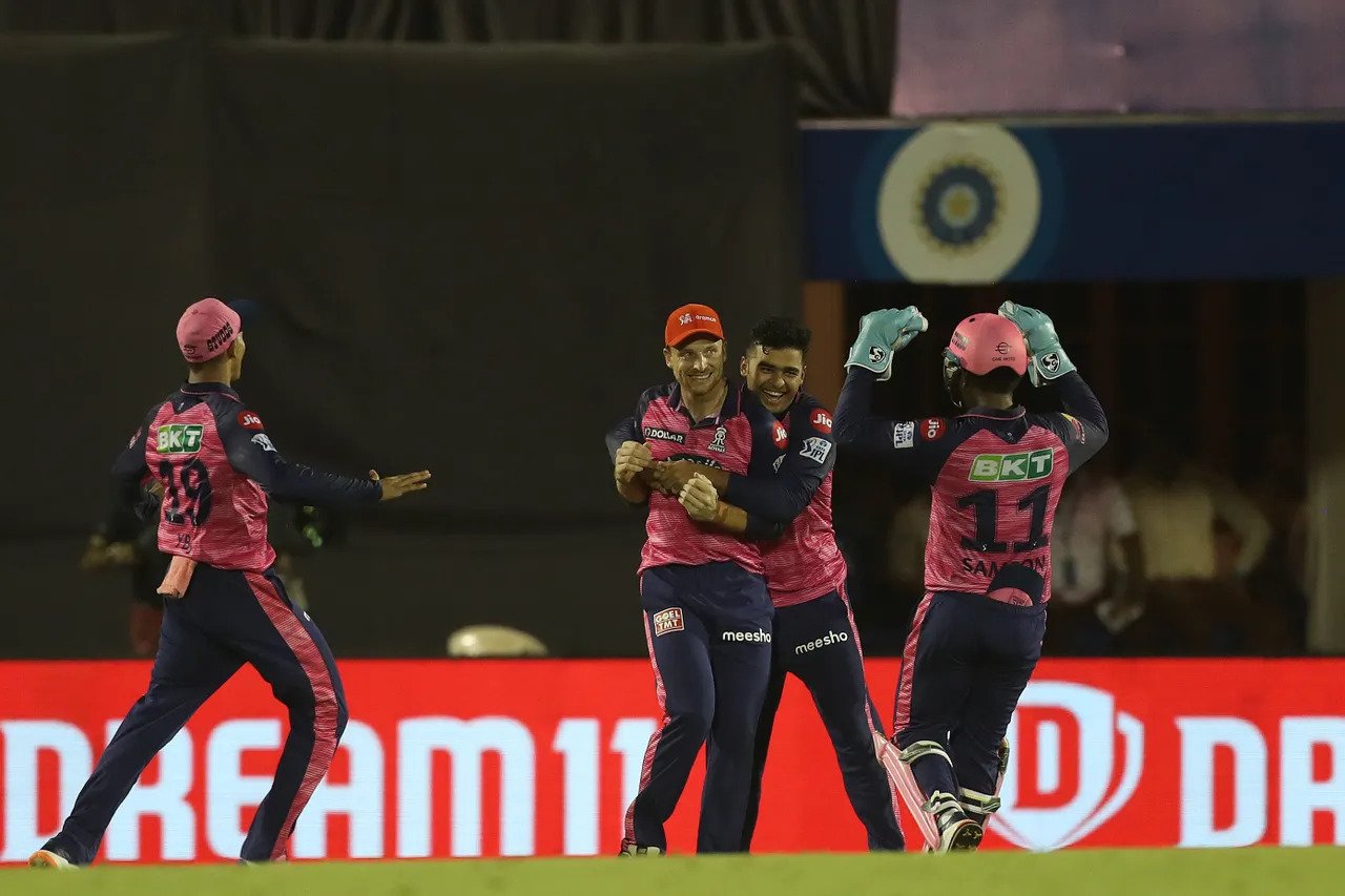 IPL 2022, LSG vs RR: लखनऊ को 24 रनों से हराकर प्लेऑफ की तरफ बढ़ी राजस्थान रॉयल्स, केएल राहुल की गलती पड़ी टीम को भारी