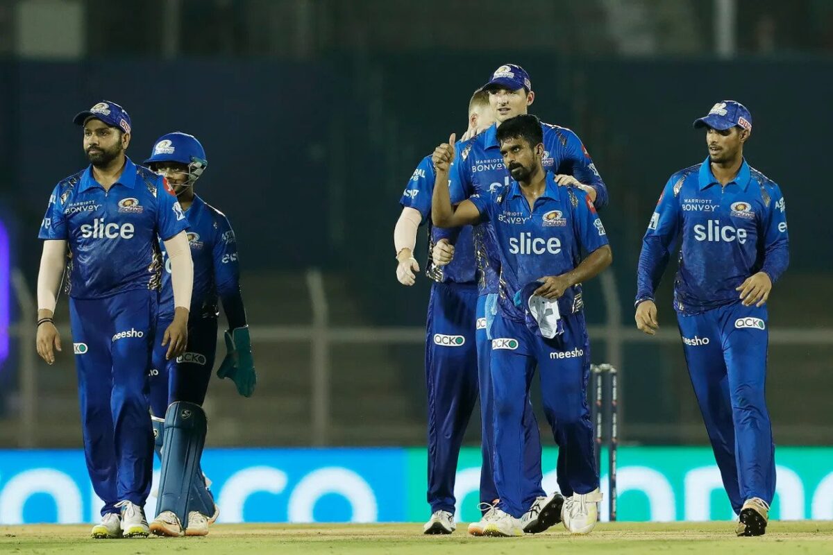 IPL 2022, MI vs GT: डेनियल सैम्स की शानदार गेंदबाजी के दम पर 5 रनों से जीती मुंबई इंडियंस, लगातार दूसरा मैच हारी गुजरात टाइटंस