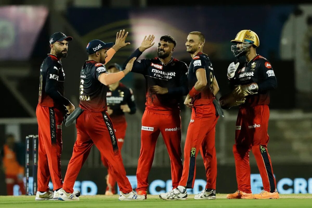 IPL 2022, RCB vs PBKS: वानिंदु हसरंगा ने पर्पल कैप की रेस में चहल को छोड़ा पीछे, शिखर धवन दे रहे हैं जोस बटलर को चुनौती