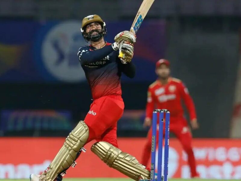 IPL 2022: क्वालिफायर-2 मैच से ठीक पहले रॉयल चैलेंजर्स बैंगलोर को लगा तगड़ा झटका, दिनेश कार्तिक पाए गए दोषी