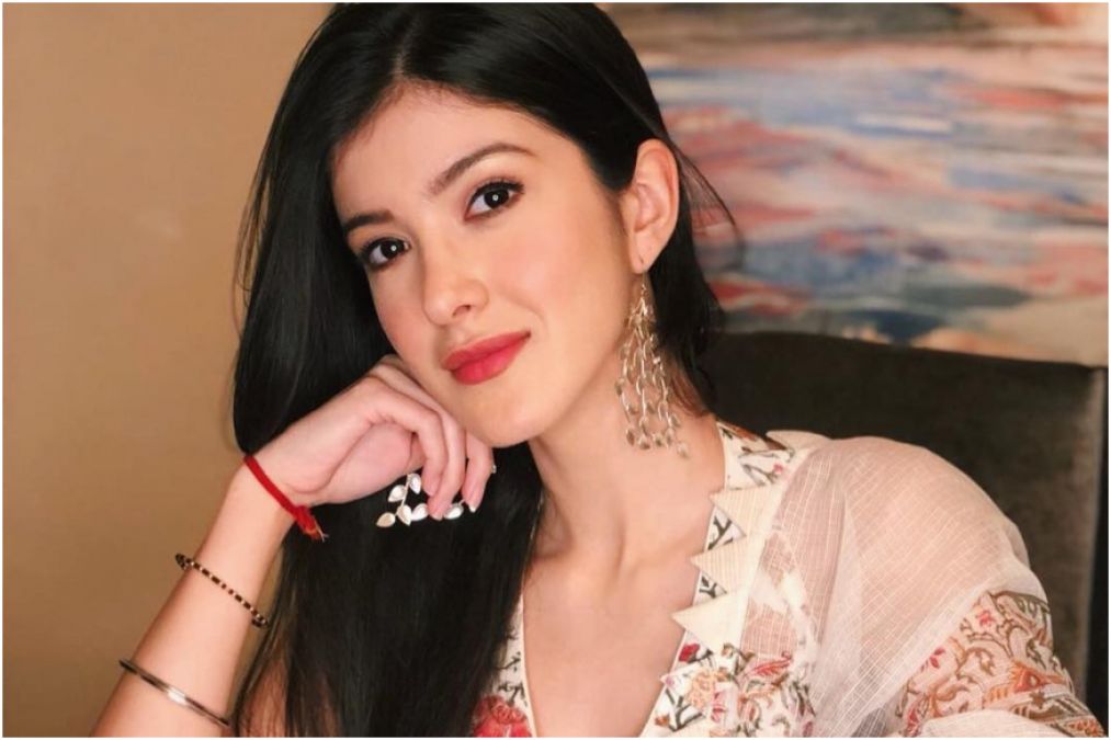 बॉलीवुड के इन 5 स्टारकिड्स को लॉच कर चुके हैं करण जौहर, इस लिस्ट में जल्द शामिल होने वाला है एक और नाम