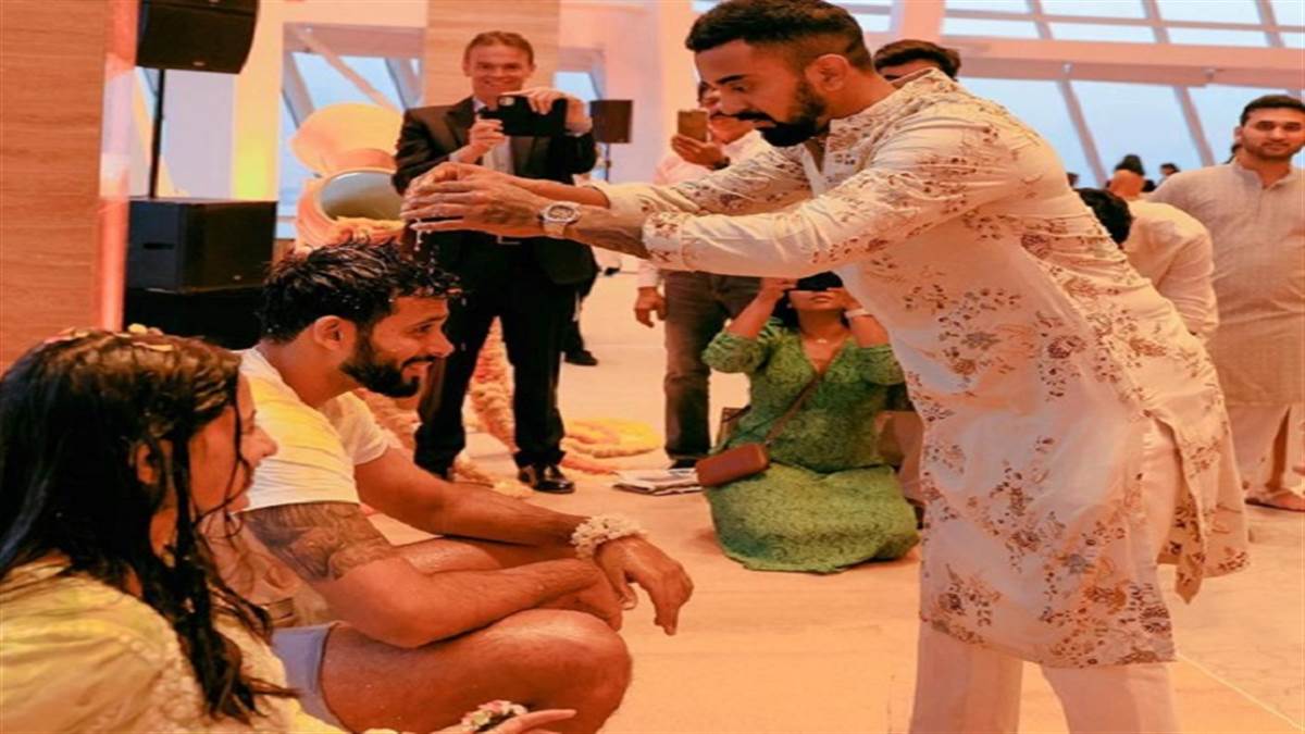 भाई की शादी में कुछ इस अंदाज में नज़र आए के एल राहुल, कुर्ता-पज़मा में राहुल का दिखा देसी अंदाज देखें फोटो