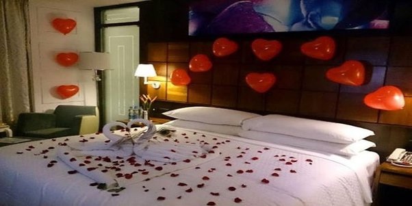 पति-पत्नी Bedroom में ऐसी गलतियां कभी ना करें, नहीं तो हो सकता है भारी नुकसान