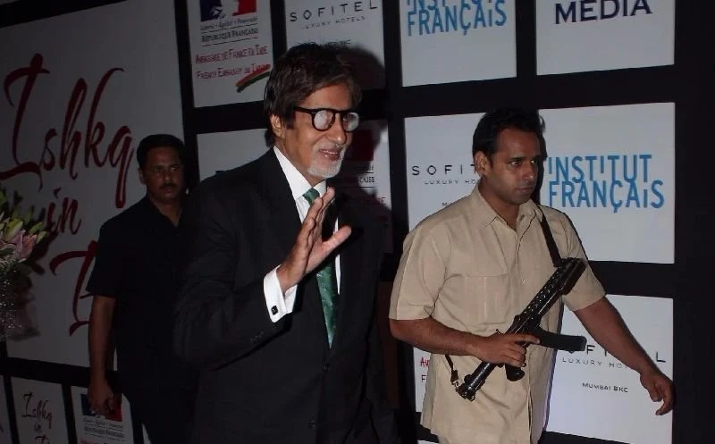 Bollywood के 5 मशहूर अभिनेताओं ने लगा रखे खुद के बॉडीगार्ड, देते हैं भारी-भरकम सैलरी