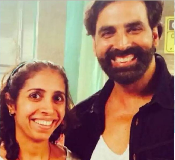 Bollywood के ये मशहूर सितारे रखते हैं अपने मैनेजर का काफी ध्यान, वो भी खड़े रहते उनके साथ