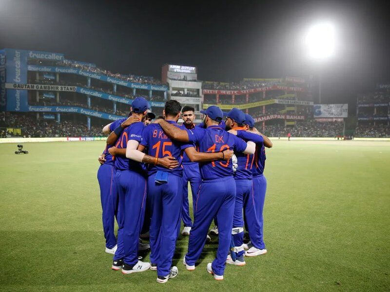 IND vs RSA: दूसरे मैच में भारत की सेम प्लेइंग 11 देखकर भड़क उठे फैंस, सोशल मीडिया में जमकर उतार रहे हैं अपना गुस्सा