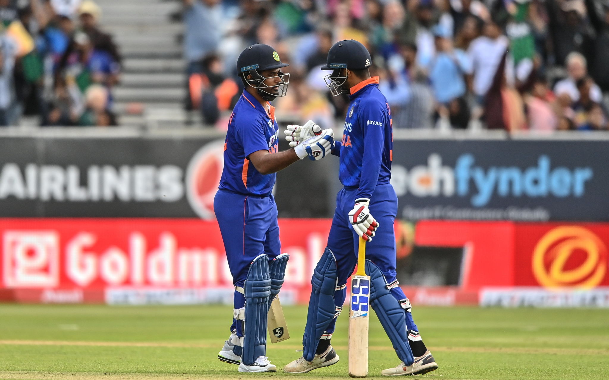 IND vs IRE: दीपक हुड्डा के शतकीय और संजू सैमसन की अर्धशतकीय पारी ने सोशल मीडिया में मचाया तूफान, फुले नहीं समां पा रहे हैं फैंस