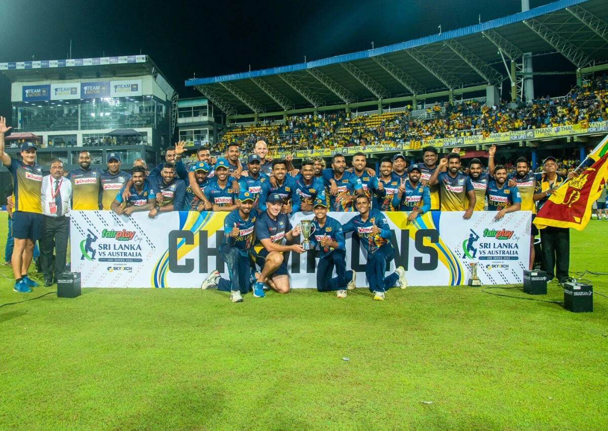 SL vs AUS: आखिरी वनडे जीत कर ऑस्ट्रेलिया ने बचाई अपनी इज्जत, श्रीलंका ने 30 साल बाद सीरीज जीत कर रच दिया इतिहास