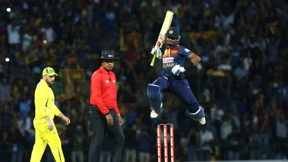 श्रीलंकाई टीम के कप्तान दसुन शनाका ने बनाया वर्ल्ड रिकॉर्ड, T20I क्रिकेट के इतिहास में ऐसा चमत्कार करने वाले बने पहले खिलाड़ी