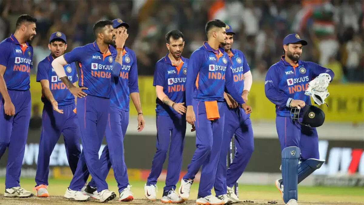 भारतीय टीम में ये 3 खिलाड़ी जल्द ही कर सकते हैं ऋषभ पंत को रिप्लेस, दूसरा नंबर का खिलाड़ी हैं प्रबल दावेदार