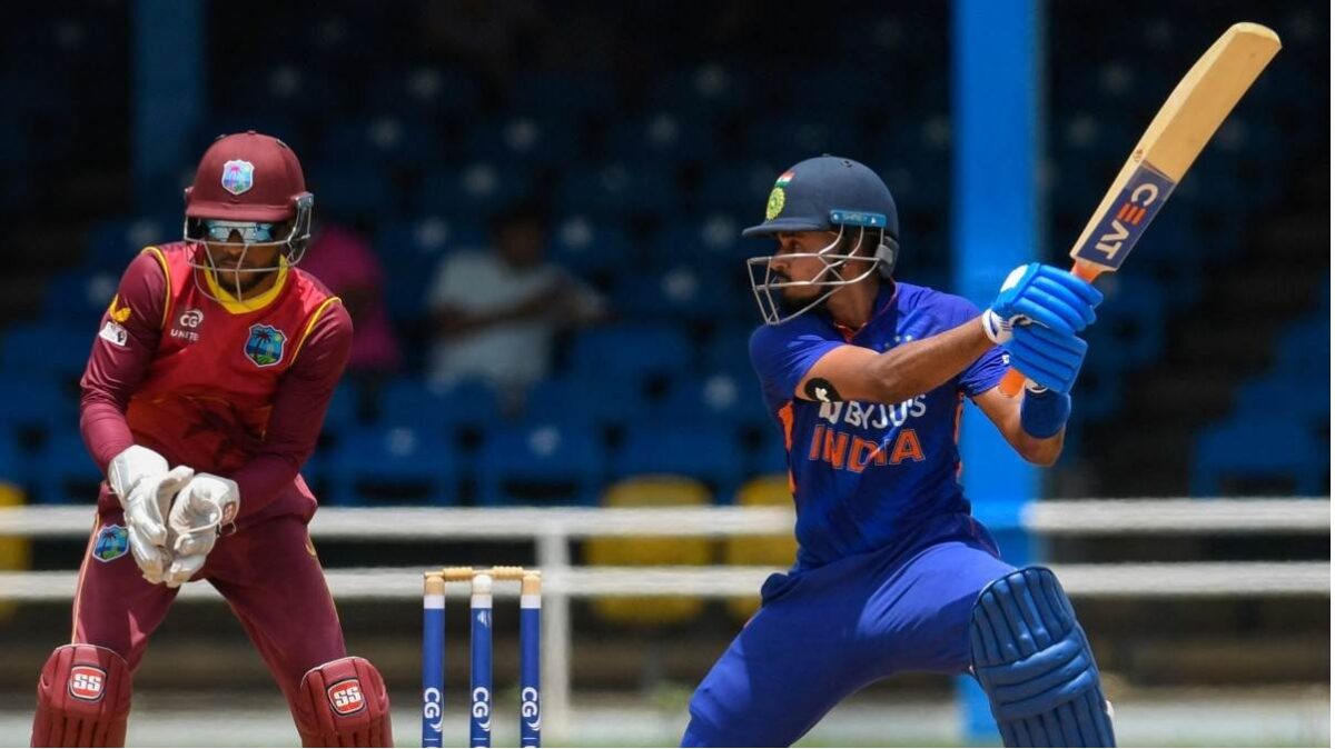 श्रेयस अय्यर ने पहले ODI मैच में बनाया बड़ा रिकॉर्ड, विराट-धवन की बड़ी लिस्ट में बना ली है अपनी जगह