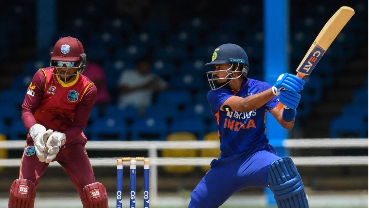 श्रेयस अय्यर ने पहले ODI मैच में बनाया बड़ा रिकॉर्ड, विराट-धवन की बड़ी लिस्ट में बना ली है अपनी जगह