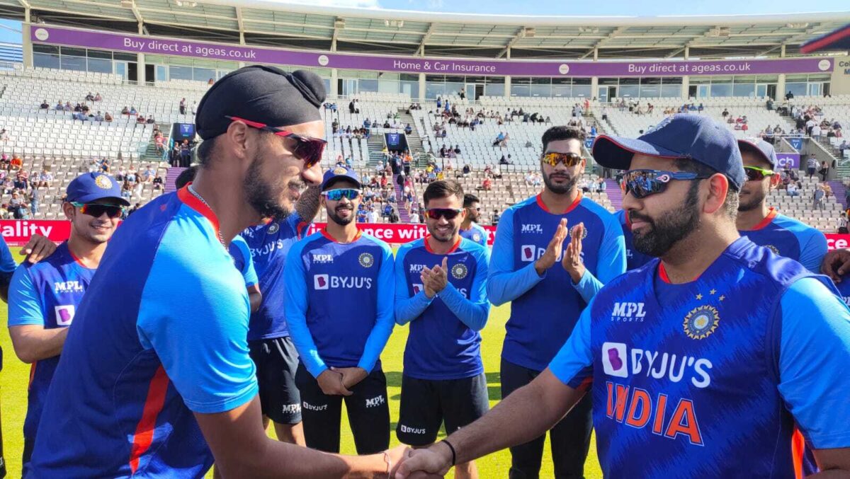 IND vs ENG: अर्शदीप सिंह के डेब्यू पर सोशल मीडिया में फैंस ने लगाया बधाईयों का तांता, वहीं संजू सैमसन को प्लेइंग 11 में ना देखकर भड़के फैंस