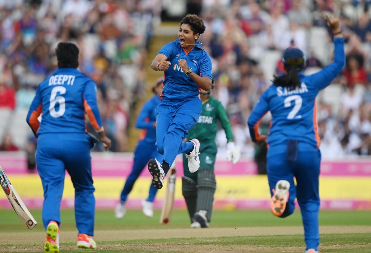 IND-W vs PAK-W: कॉमनवेल्थ खेलों में भारत ने पाकिस्तान को 8 विकेट रौंदा, पहले गेंद फ़िर बल्ले से पाकिस्तान को किया तहस नहस
