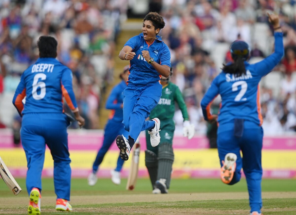 IND-W vs PAK-W: कॉमनवेल्थ खेलों में भारत ने पाकिस्तान को 8 विकेट रौंदा, पहले गेंद फ़िर बल्ले से पाकिस्तान को किया तहस नहस