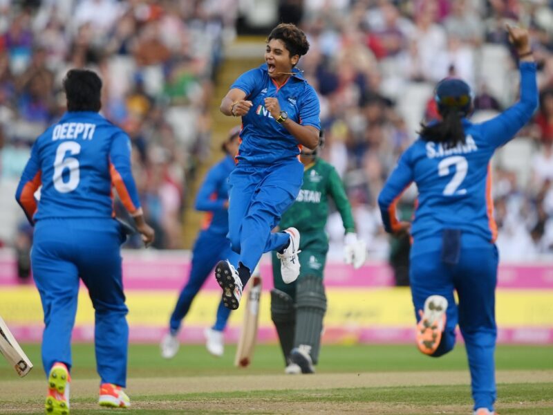 IND-W vs PAK-W: कॉमनवेल्थ खेलों में भारत ने पाकिस्तान को 8 विकेट रौंदा, पहले गेंद फ़िर बल्ले से पाकिस्तान को किया तहस नहस