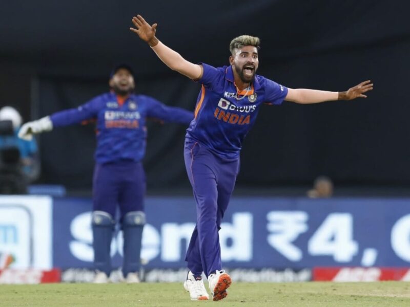 Akshar Patel के शानदार प्रदर्शन को देखकर 1 रन बनाने वाले Mohammad Siraj ने दिया बड़ा बयान, कहा- 'मैं भी छक्का मार दूंगा लेकिन...'