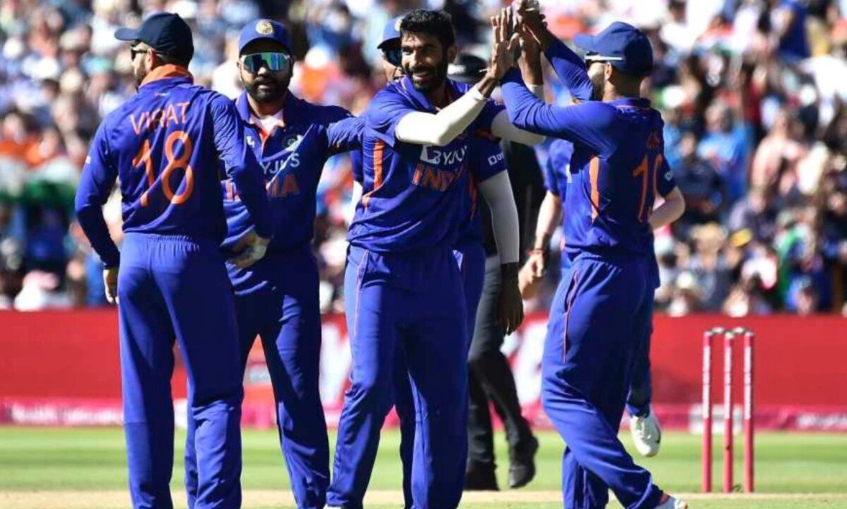 IND vs ENG: इंग्लैंड के खिलाफ वनडे सीरीज से पहले लगा बड़ा झटका, दिग्गज खिलाड़ी हो गया टीम से बाहर