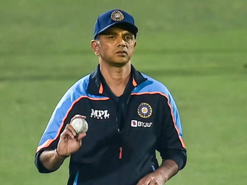 IND vs WI: इस खिलाड़ी के प्लेइंग 11 में ना होने पर मच गया बवाल, फैंस ने कोच राहुल द्रविड़ की लगा दी जमकर क्लास