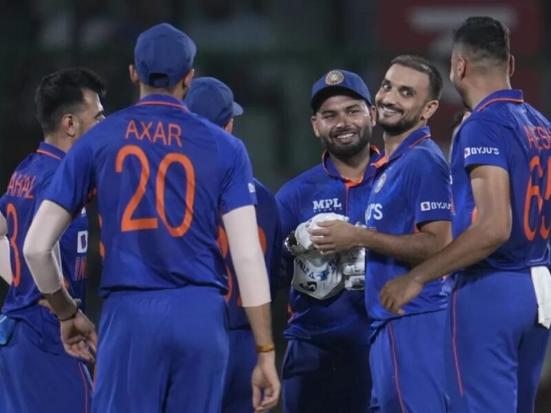 तीसरा T20 मैच खेलने से पहले ही भारतीय टीम को लगा बहुत बड़ा झटका, यह तेज गेंदबाज टीम से हुआ बाहर